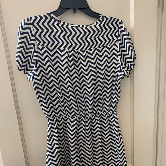 Mid length chevron dress - Picture 2 of 3